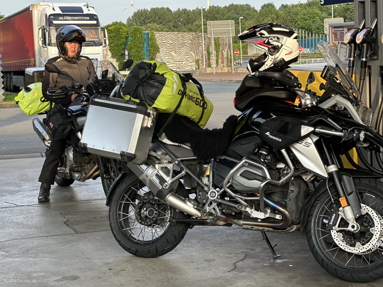 An der Tanke nach Borken